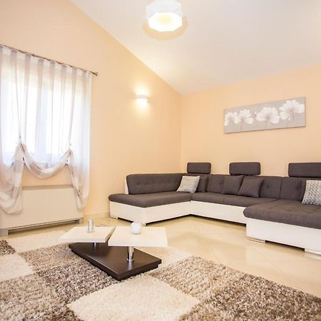 House Brigita 1762 Βίλα Πόρετς Εξωτερικό φωτογραφία