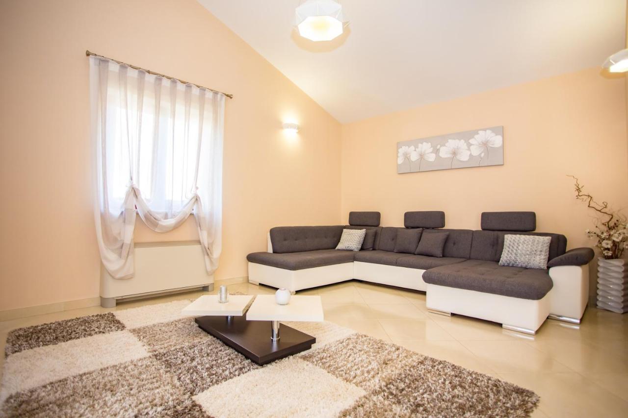 House Brigita 1762 Βίλα Πόρετς Εξωτερικό φωτογραφία