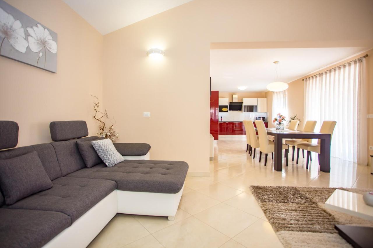 House Brigita 1762 Βίλα Πόρετς Εξωτερικό φωτογραφία